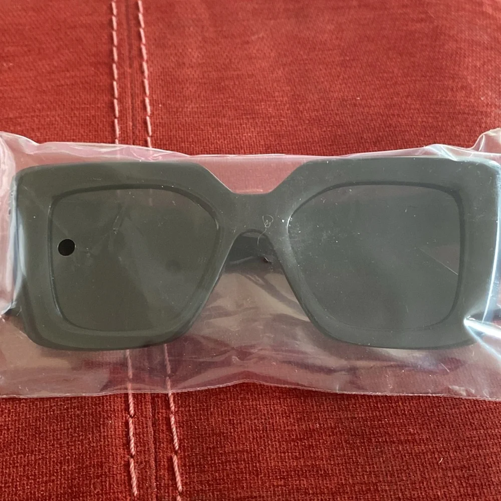 🆕NIP: Black Large Chic Sunglasses